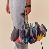 This umbrella is wind resistant,
features an automatic open button and
a high strength steel frame.